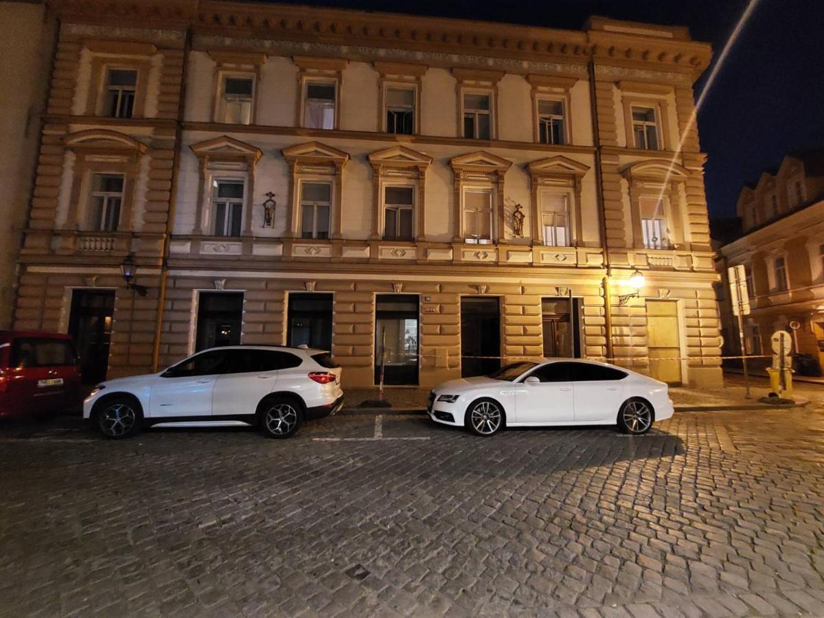 Exkluzivni Apartman V Prizemi V Hradci Kralove Градець-Кралове Екстер'єр фото